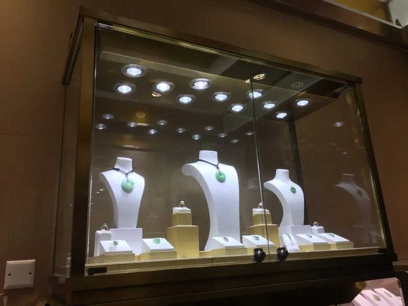 Zhejiang Weinuo Jewelry glass showcase lighting details